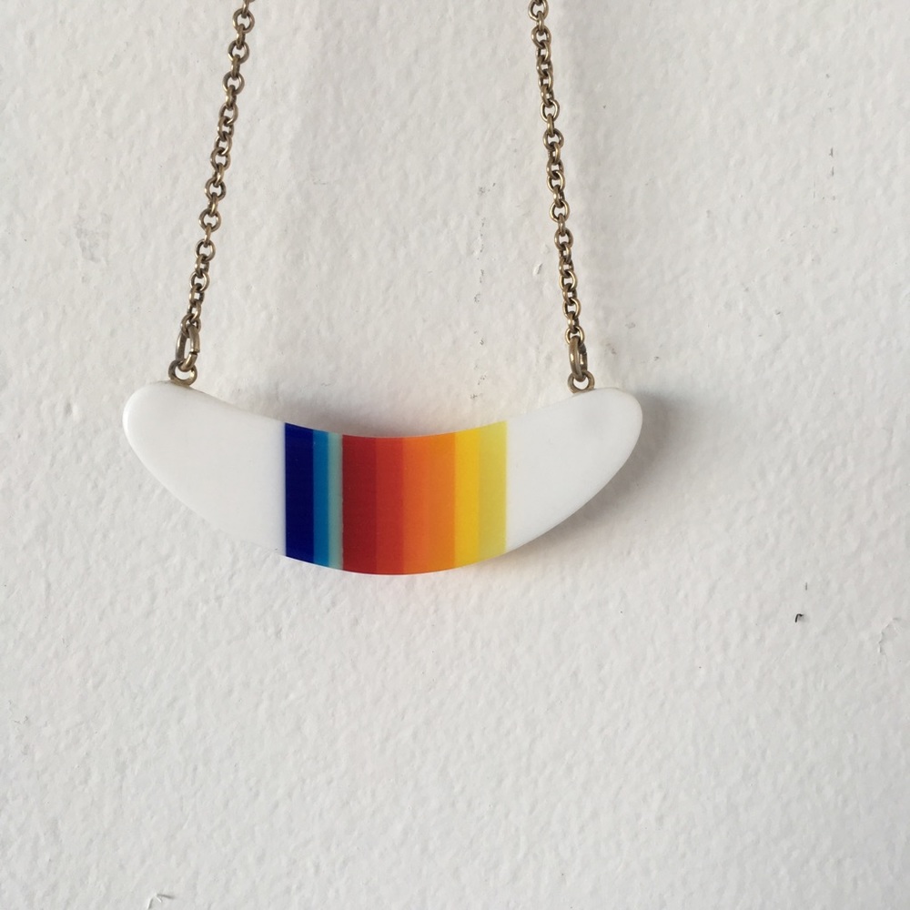 Vintage rainbow necklace! 🌈 - Picture 2 of 3